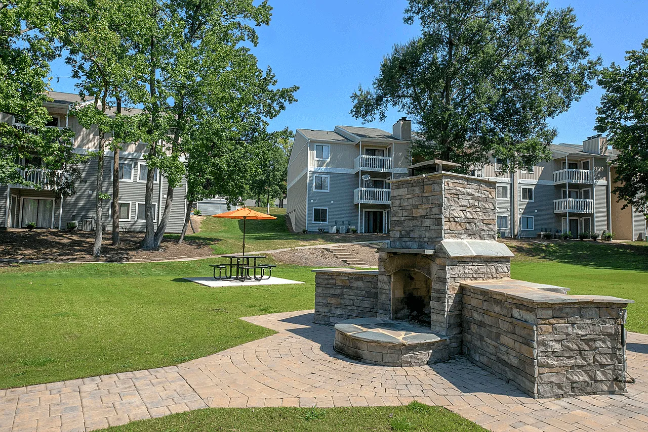 Eastchester Ridge Apartments — Photo 4