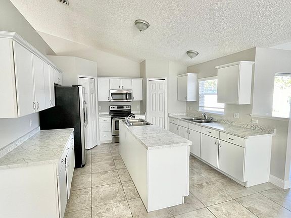 5th image of 34 Firethorn Ln