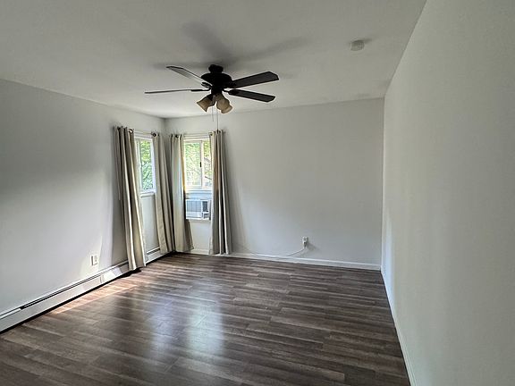 3rd image of 250 Soundview Rd