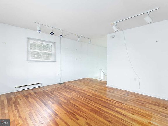 5th image of 1806 N Sterling Blvd
