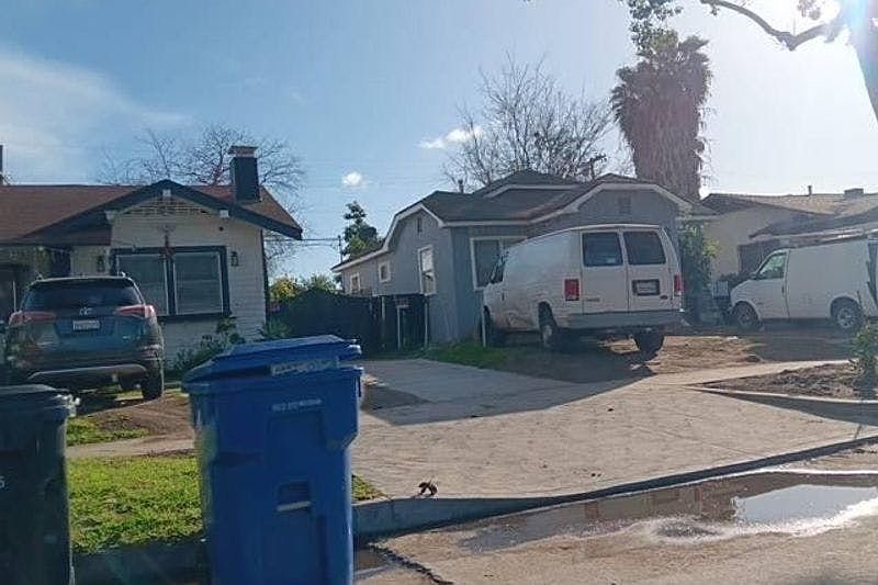 1st image of 1130 W 71st St
