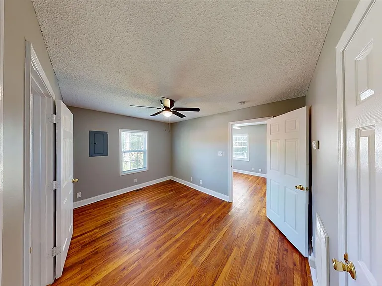 308 Gill St — Photo 3