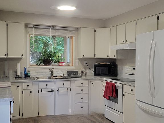 Kitchen with lots of cabinet space. Refrigerator and stove included.