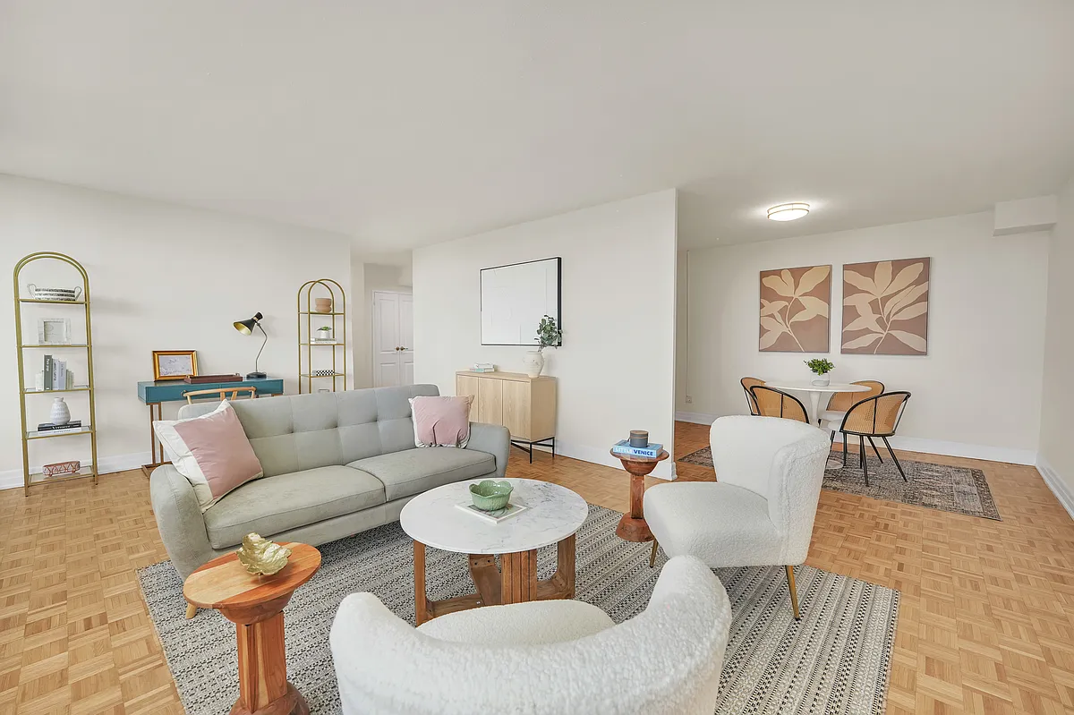 Building Photo - 1137 Royal York Rd #1 BD