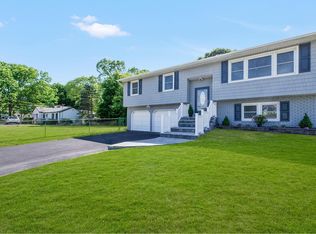 194 N Coleman Rd, Centereach, NY 11720