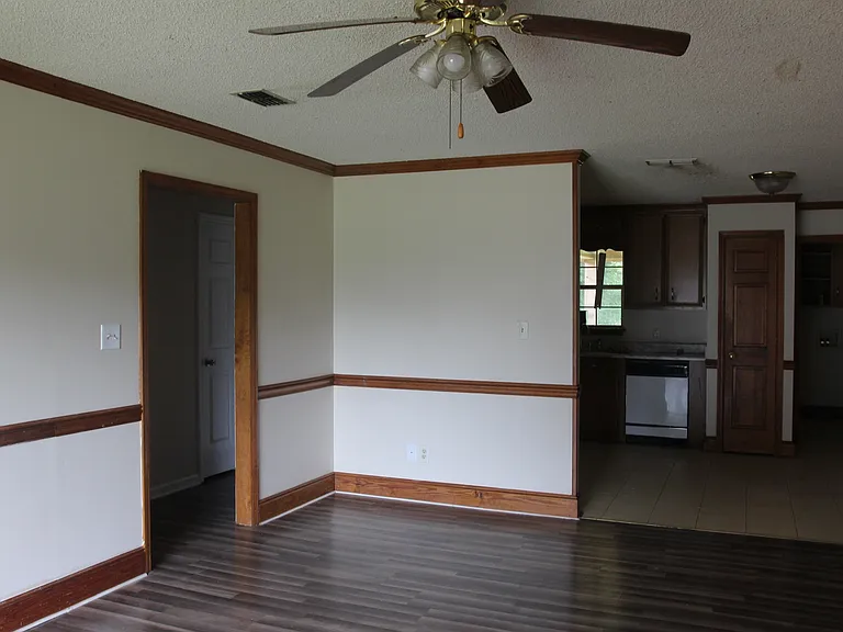 111 Augusta Ct — Photo 2