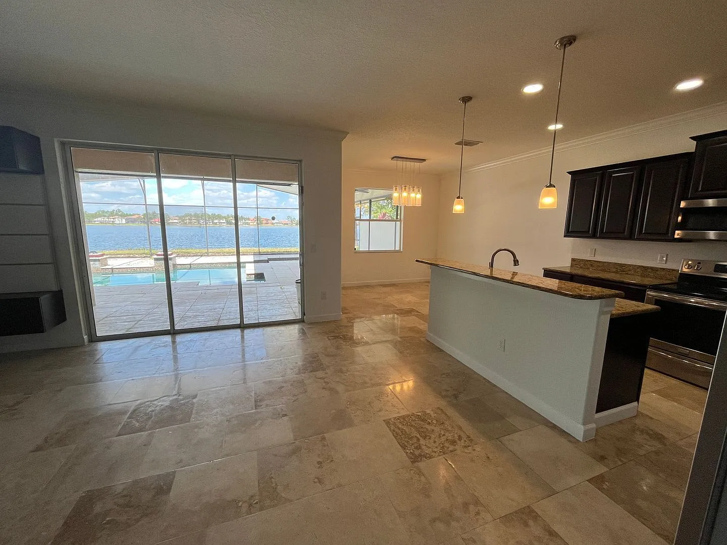 6 bed, 4.0 bath, 3482 sqft, $3,650 — Photo 3