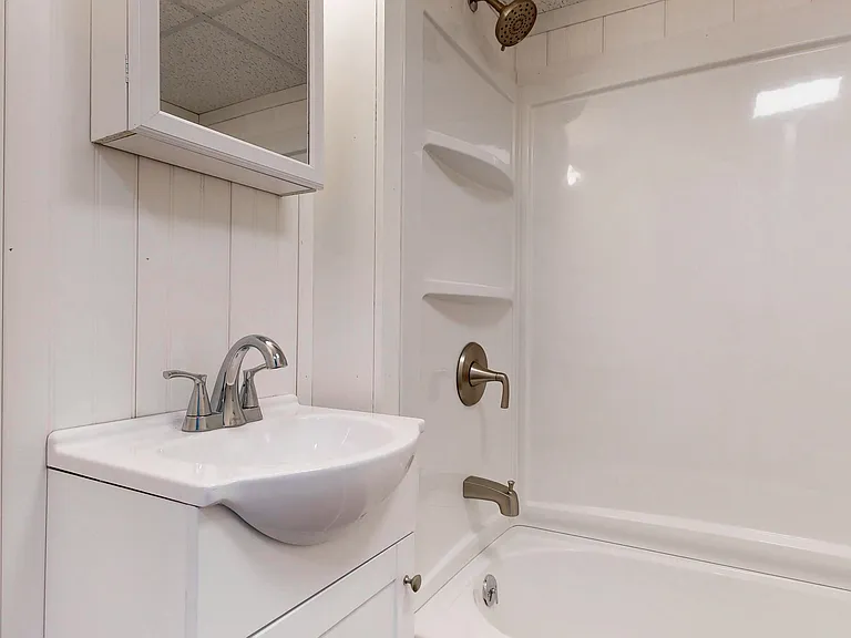27 Nason St #D — Photo 12