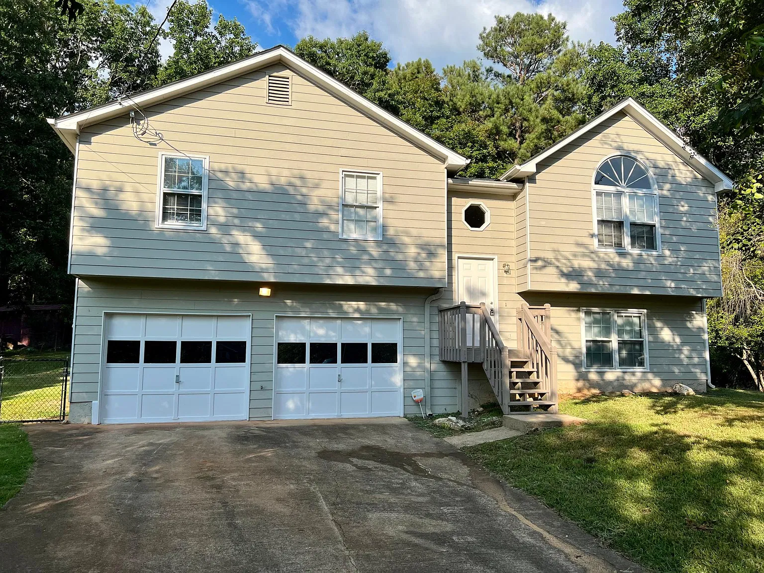 3 bed, 1800 sqft, $1,900 — Photo 1
