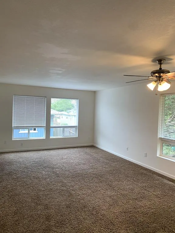 221 NW 3rd St, unit 3 — Photo 3