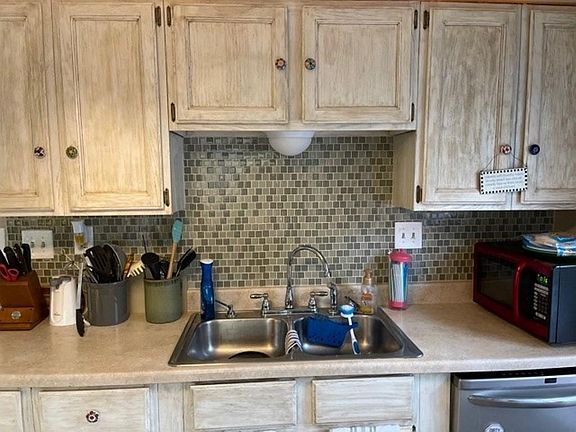4th image of 230 Waterford St