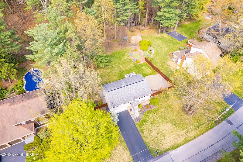 4th image of 898 Pine Hill Drive