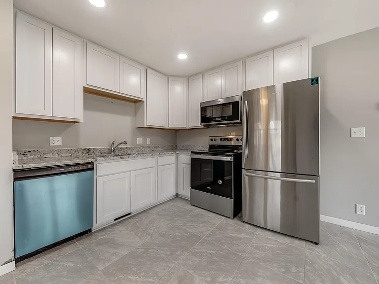 812 S 49th St — Photo 5