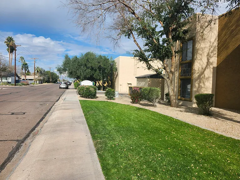 Brenda Arms Apartments — Photo 11