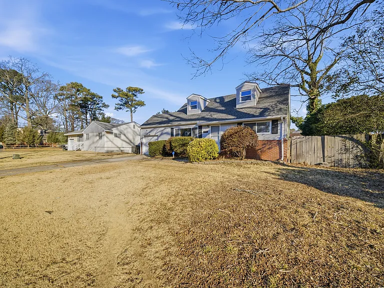 572 Rose Marie Ave — Photo 30