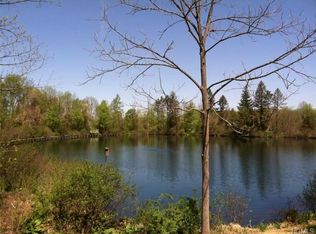 32 Warwick Lake Pkwy, Warwick, NY 10990