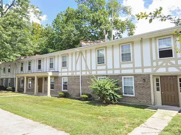 Eleven Oaks Apartments