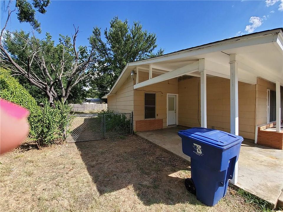 2nd image of 1408 Oakland Dr