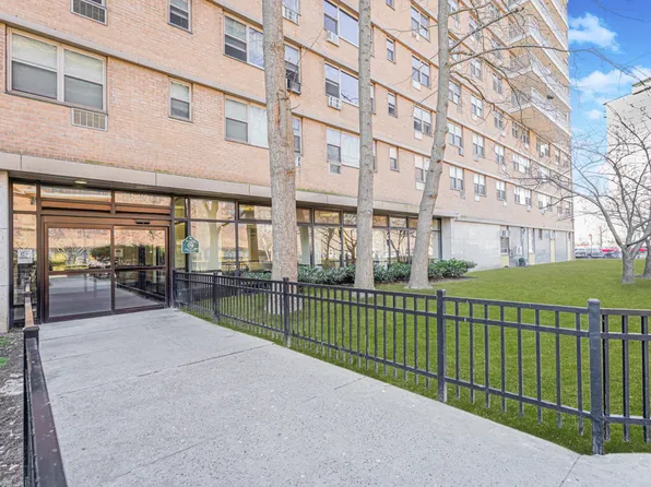 444 Neptune Avenue image 4 of 16