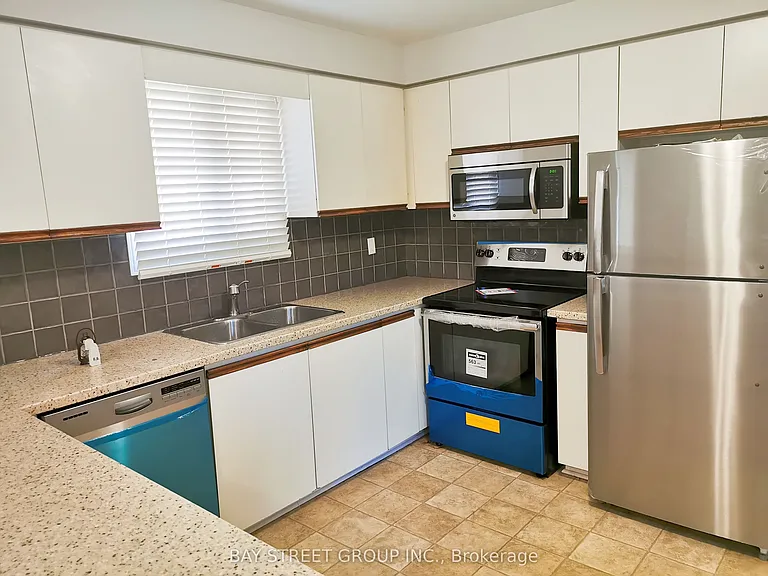 2034 Oxford Ave — Photo 8