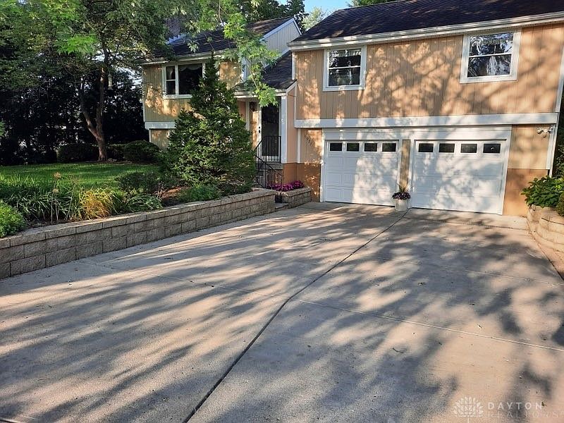 1st image of 3927 N Lake Shore Dr