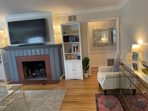 Front Living Area entry to hallway south end