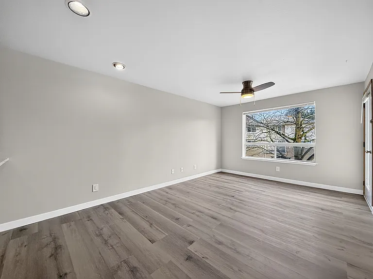 Stone Court Apartments — Photo 23