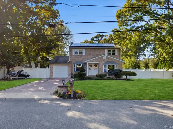 12 17th Avenue, Ronkonkoma, NY 11779
