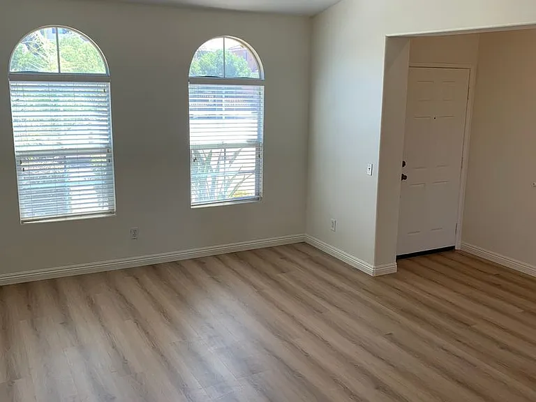 102 Goldenrod Ave — Photo 8