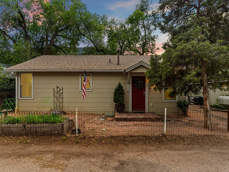 227 Pilot Knob Ave — Photo 2
