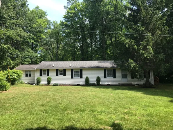 17397 Renton Rd, Belleville, MI 48111