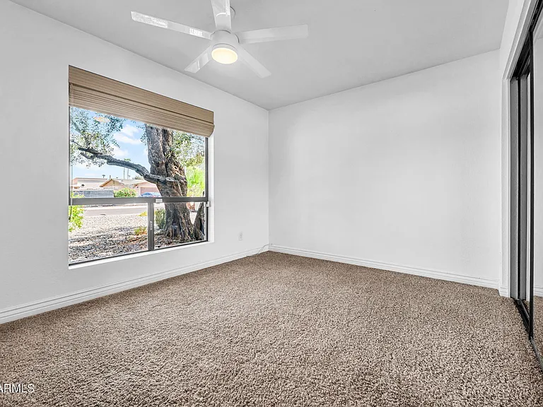 5219 E Winchcomb Dr — Photo 20