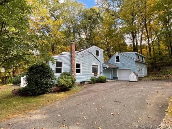 22 Manitook Drive, Oxford, CT 06478