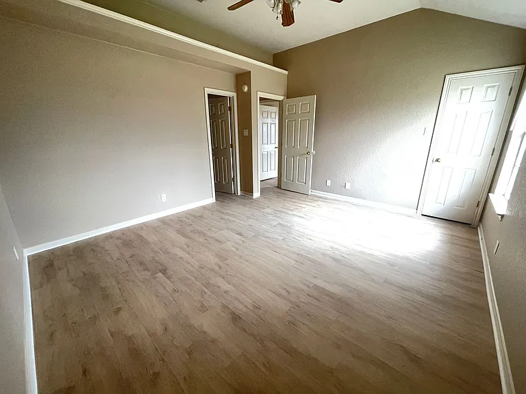 4704 John David Dr — Photo 8