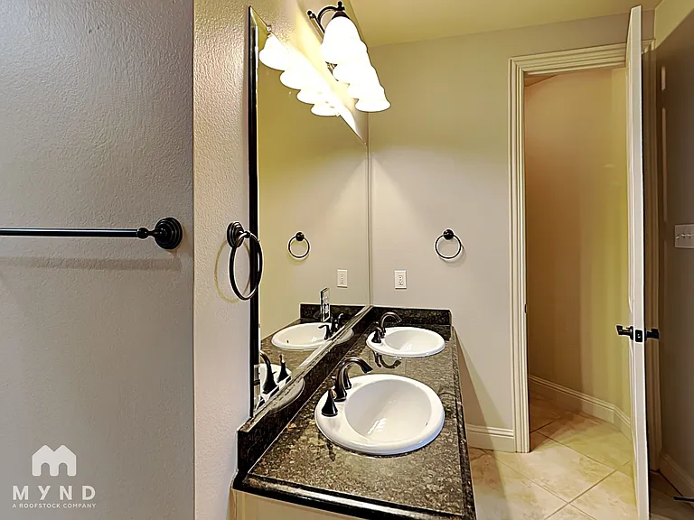 2204 Apollonia Ln — Photo 7