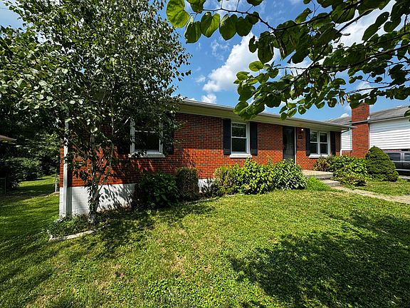 2nd image of 407 Hickory Hill Dr