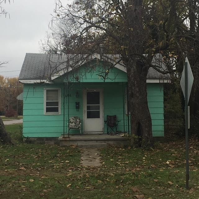 1st image of 601 E 10th St