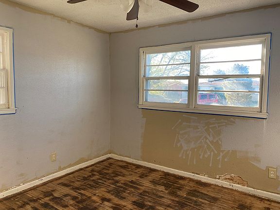 5th image of 1527 E 10th St
