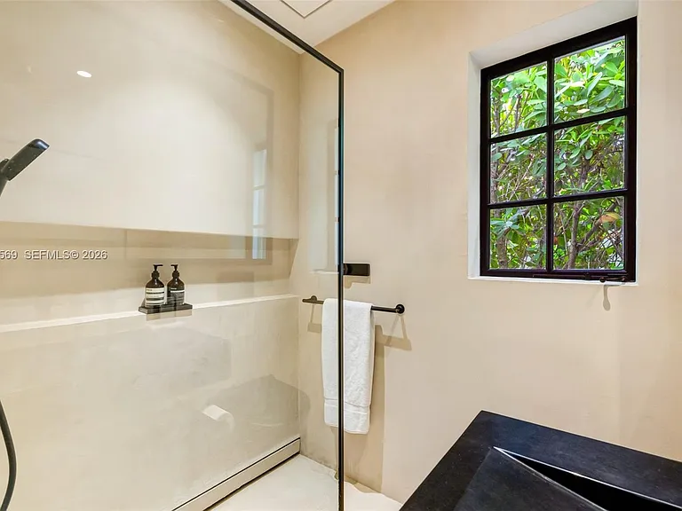 1225 Alhambra Cir — Photo 25