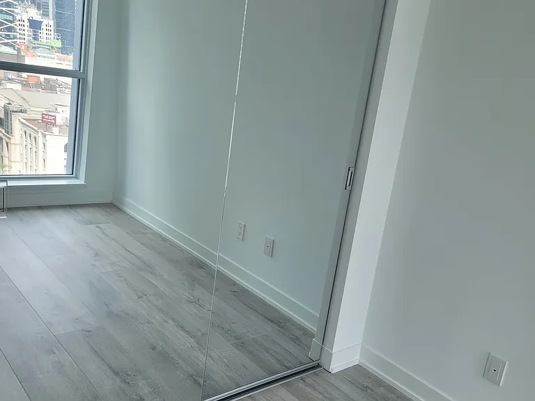 327 King St W #1301 — Photo 12