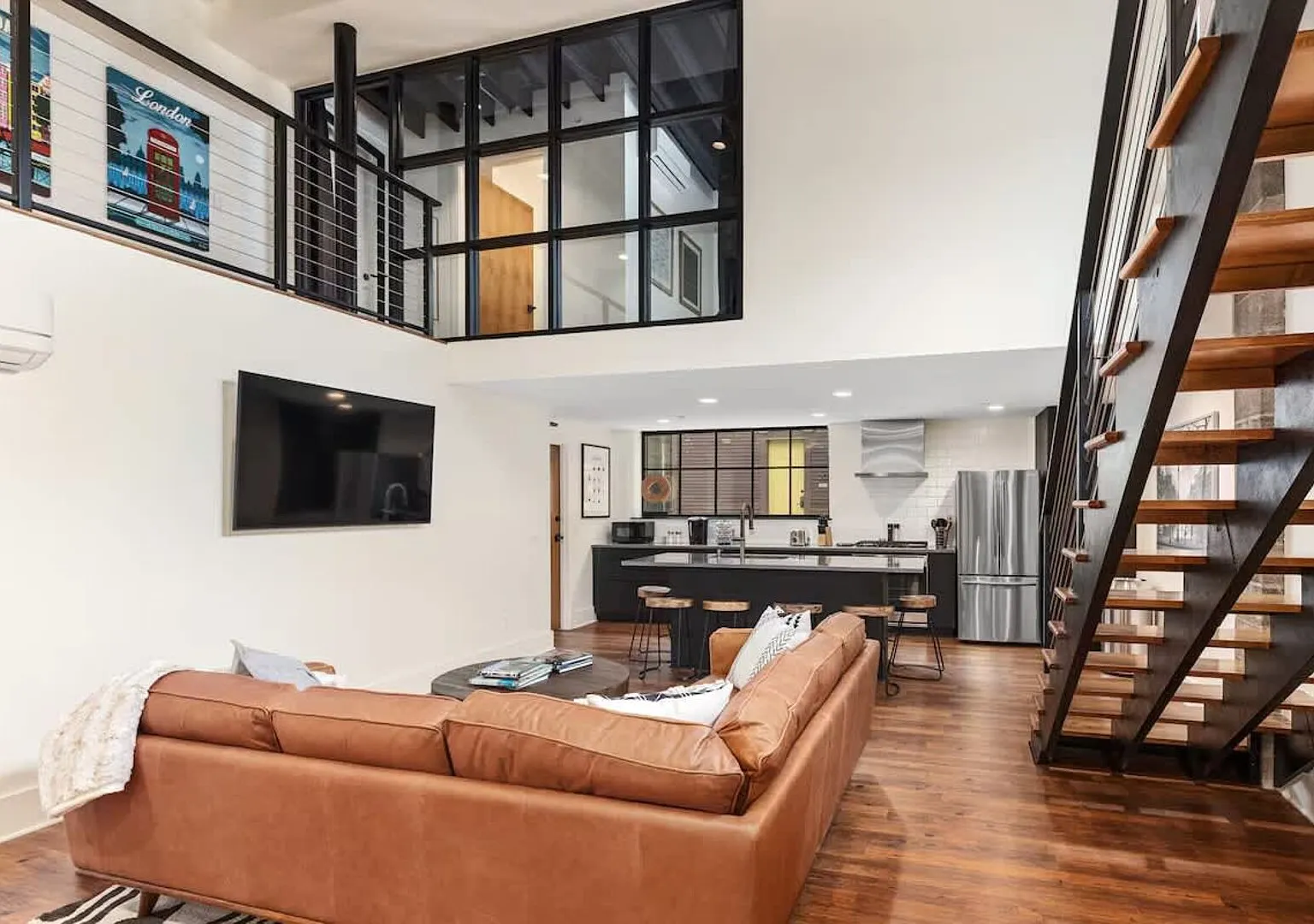 Lehigh Suite - Urban Sanctuary Luxury Stay with Private Parking — Photo 3