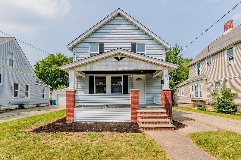 1st image of 922 W 22nd St
