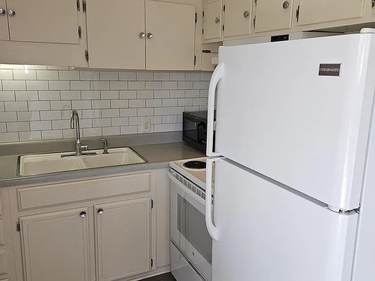 5928 Locke Ave #B — Photo 9