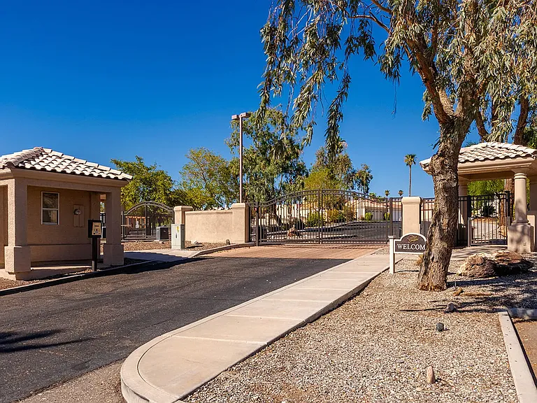 470 Acoma Blvd S #123-B — Photo 2