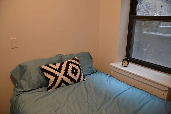Rented by REAL New York | media 25