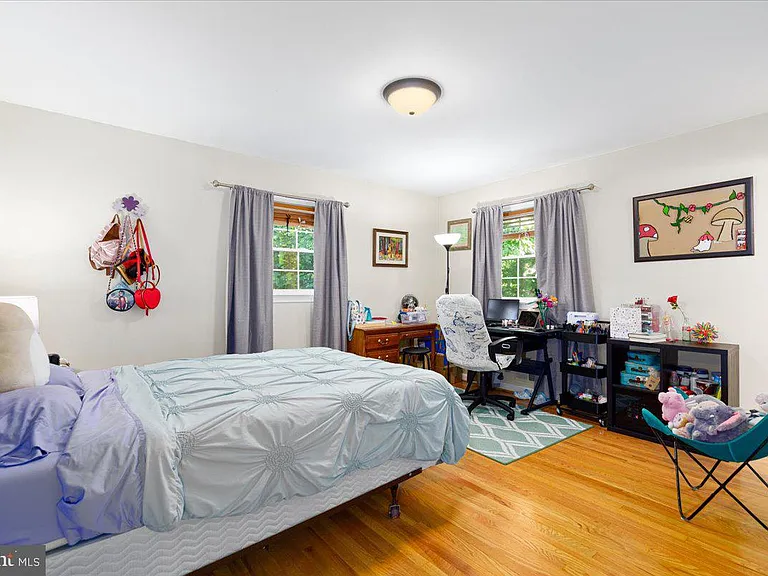 4 Sussex Ct — Photo 14