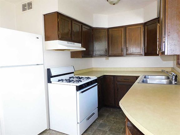 5th image of 7609 Scott Ln