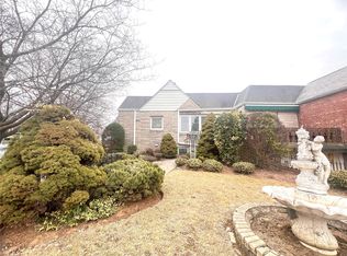 7262 51st Dr, Flushing, NY