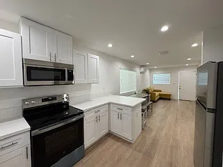 816 E 87th Pl — Photo 6