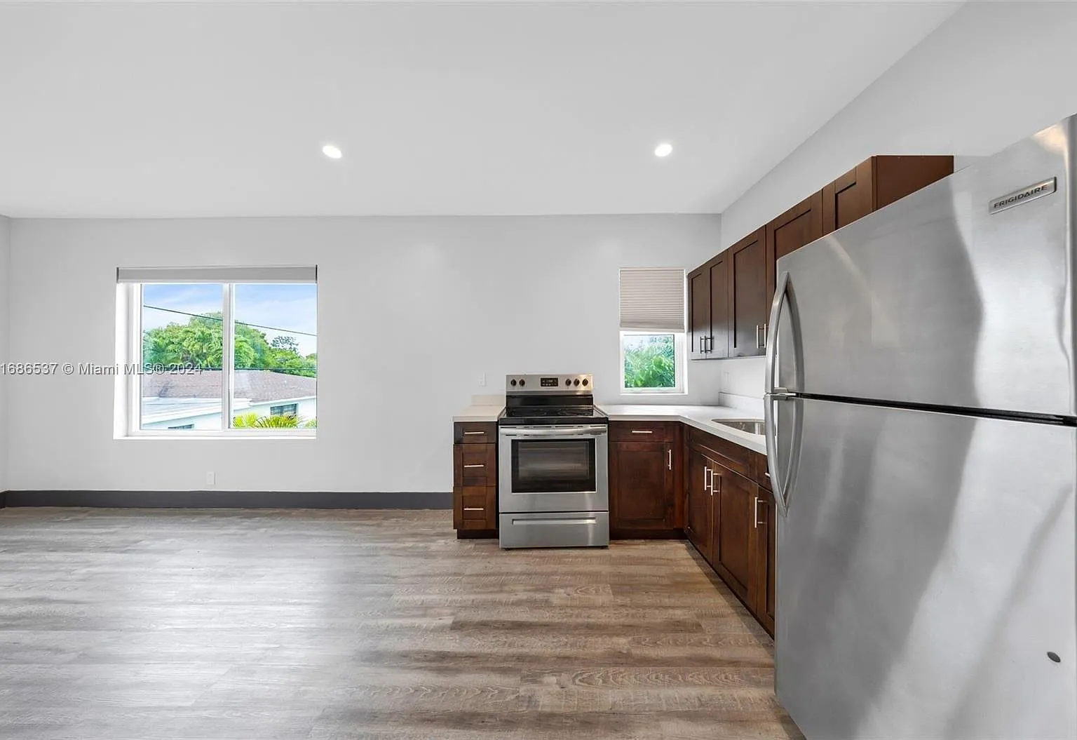 1020 SW 23rd Ave — Photo 1